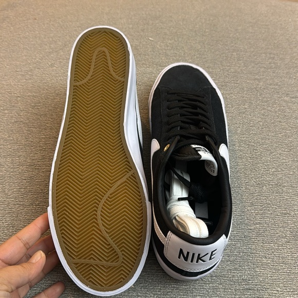 Nike SB Zoom Blazer Low Pro GT-
Mens-size 10
Women’s-11.5 - Picture 5 of 5